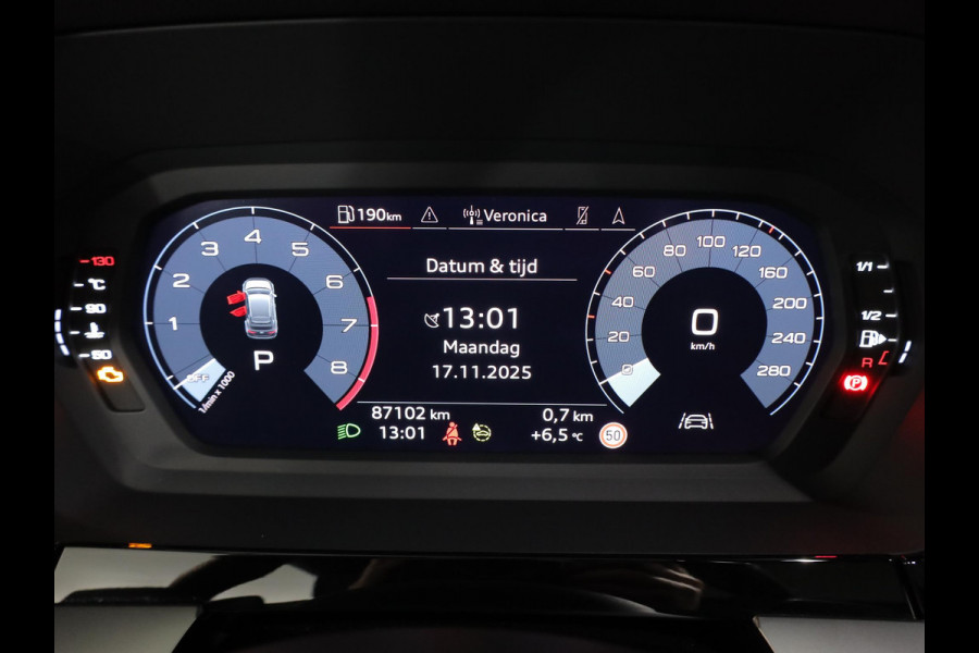 Audi A3 Sportback 30 TFSI S edition 110 pk S-tronic | Navigatie | Panoramadak | Parkeersensoren (Park assist) | S-Line |