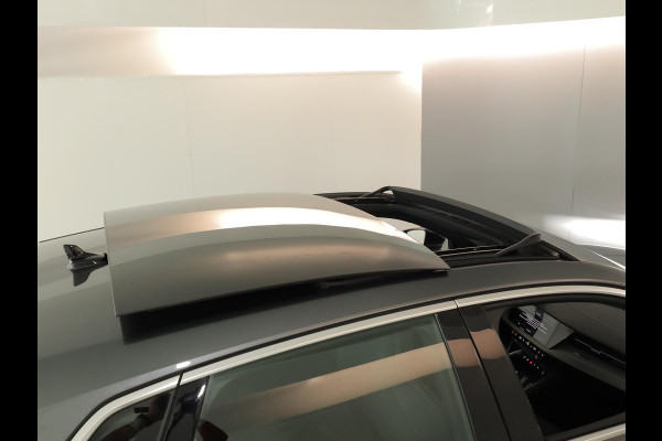 Audi A3 Sportback 30 TFSI S edition 110 pk S-tronic | Navigatie | Panoramadak | Parkeersensoren (Park assist) | S-Line |