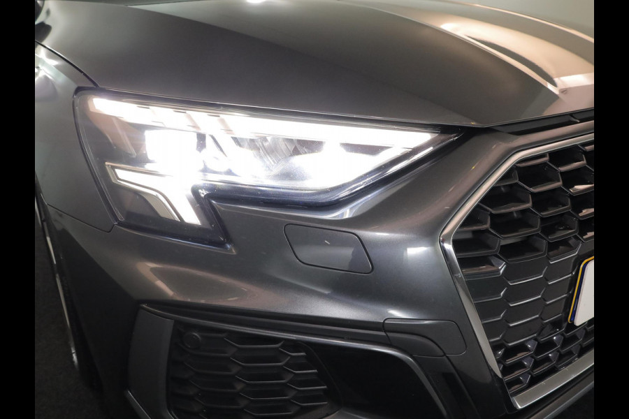 Audi A3 Sportback 30 TFSI S edition 110 pk S-tronic | Navigatie | Panoramadak | Parkeersensoren (Park assist) | S-Line |