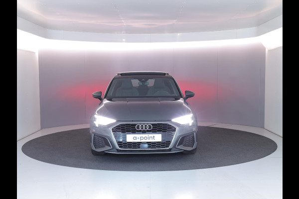 Audi A3 Sportback 30 TFSI S edition 110 pk S-tronic | Navigatie | Panoramadak | Parkeersensoren (Park assist) | S-Line |