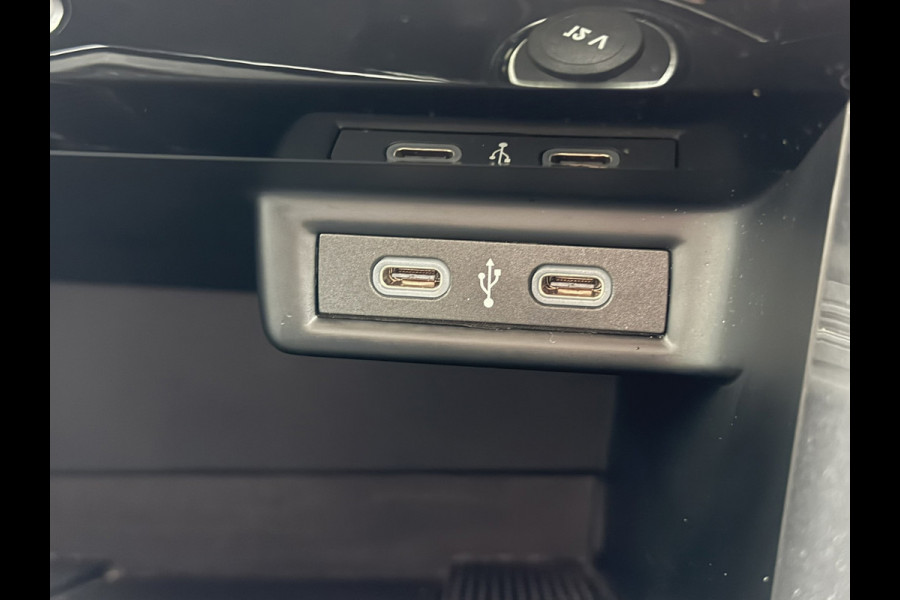 Volkswagen T-Roc 1.5 TSI Automaat Pdc V+A Carplay Clima Stoelverwarming Full Led Cruise