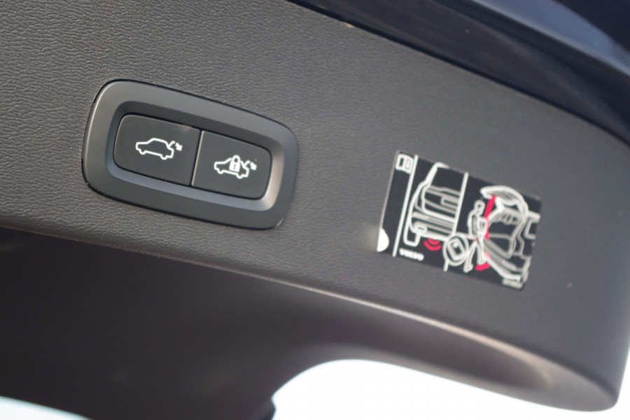 Volvo XC40 1.5 T5 Recharge 262 PK Inscription PHEV, Leder, Panoramadak, Winterpakket, H/K Sound,