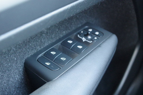 Volvo XC40 1.5 T5 Recharge 262 PK Inscription PHEV, Leder, Panoramadak, Winterpakket, H/K Sound,