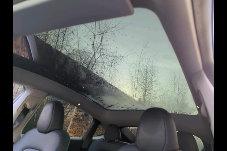 Tesla Model Y Long Range RWD 75 kWh | LMV Zwart 20" Turbine | Leer | Stoelverwarming V+A | Pano | Full Self Driving computer 4, Autopilot, Dodehoek detectie