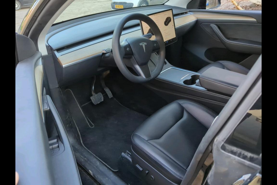 Tesla Model Y Long Range RWD 75 kWh | LMV Zwart 20" Turbine | Leer | Stoelverwarming V+A | Pano | Full Self Driving computer 4, Autopilot, Dodehoek detectie