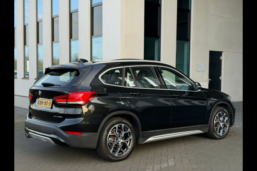 BMW X1 XDrive25e AUTOMAAT High Executive Sport line,panoramadak, achteruitrijcamera,1/2 lederen sportinterieur