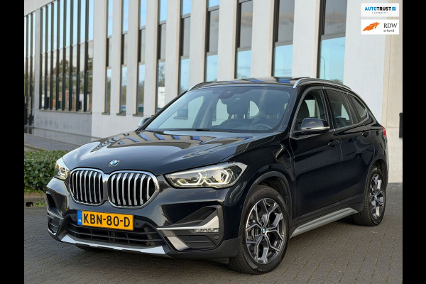 BMW X1 XDrive25e AUTOMAAT High Executive Sport line,panoramadak, achteruitrijcamera,1/2 lederen sportinterieur