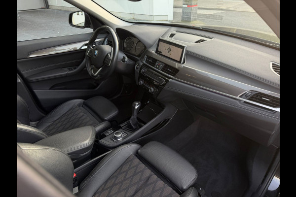BMW X1 XDrive25e AUTOMAAT High Executive Sport line,panoramadak, achteruitrijcamera,1/2 lederen sportinterieur