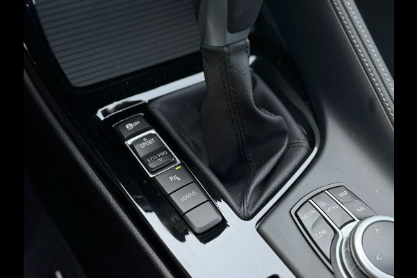 BMW X1 XDrive25e AUTOMAAT High Executive Sport line,panoramadak, achteruitrijcamera,1/2 lederen sportinterieur