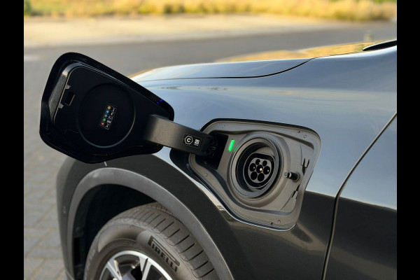 BMW X1 XDrive25e AUTOMAAT High Executive Sport line,panoramadak, achteruitrijcamera,1/2 lederen sportinterieur