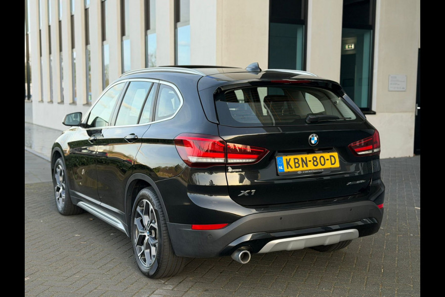 BMW X1 XDrive25e AUTOMAAT High Executive Sport line,panoramadak, achteruitrijcamera,1/2 lederen sportinterieur