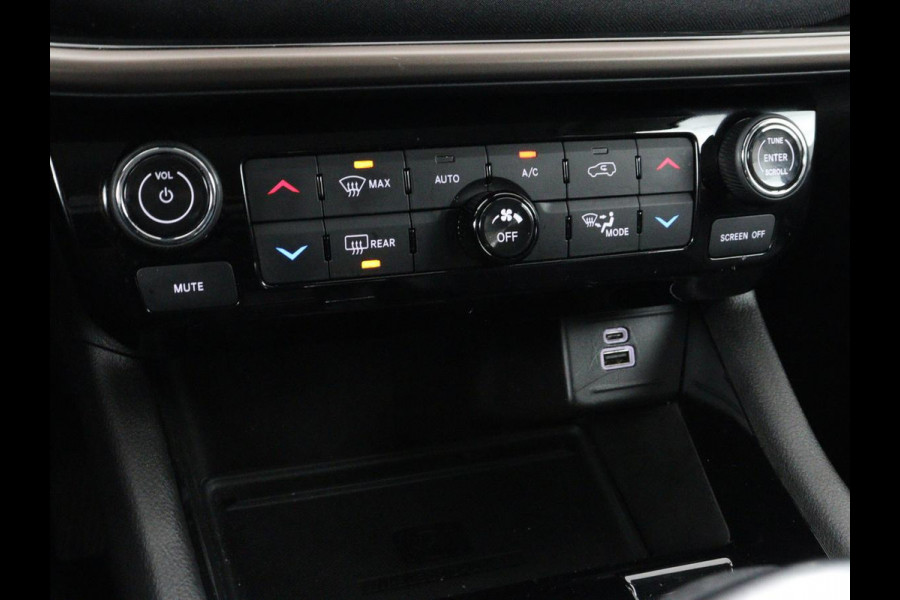 Jeep Compass 1.5T e-Hybrid Limited | 360 Camera | Adaptive cruise | Alpine Sound | Half leder | Carplay | Navigatie | Keyless | Dodehoek detectie | Full LED | Climate control | Bluetooth