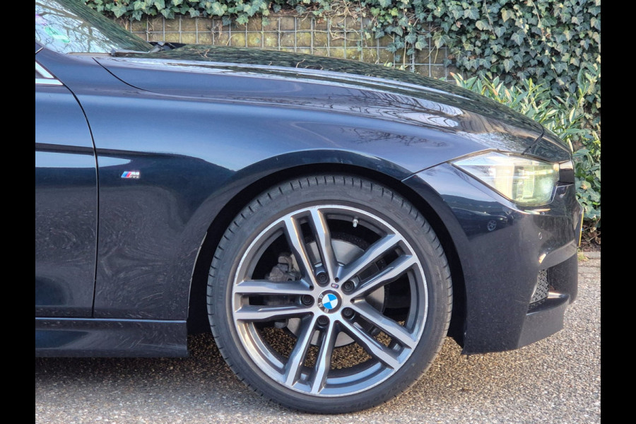 BMW 3 Serie Touring 320i M Sport Individual Panoramdak Apple CarPlay Nbt Evo Navi Pro M Edition