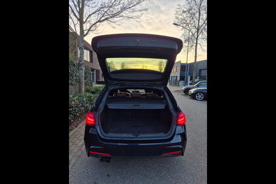 BMW 3 Serie Touring 320i M Sport Individual Panoramdak Apple CarPlay Nbt Evo Navi Pro M Edition