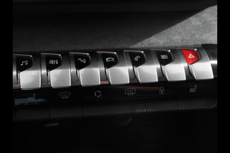 Peugeot 5008 1.2 PureTech 130pk Automaat GT Black Pack 7p Climate control Adaptive Cruise control Camera Verwarmde voorstoelen Keyless Navigatie LED Apple Carplay/ Android Auto