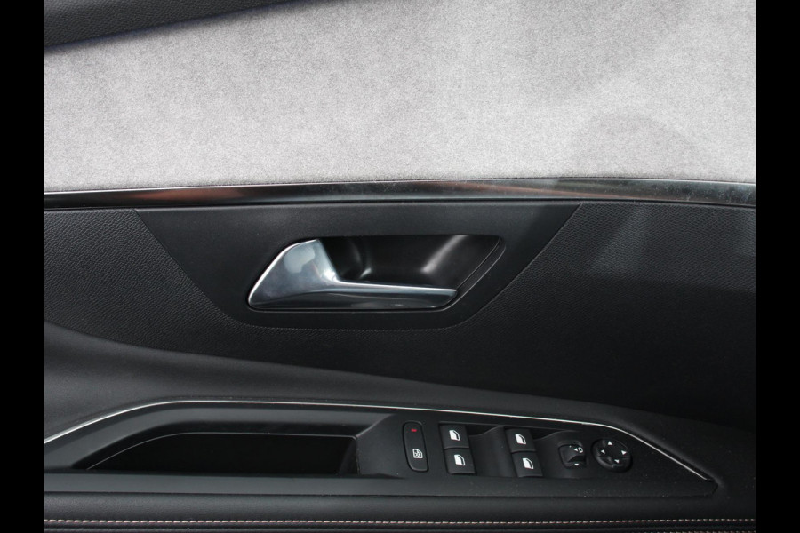Peugeot 5008 1.2 PureTech 130pk Automaat GT Black Pack 7p Climate control Adaptive Cruise control Camera Verwarmde voorstoelen Keyless Navigatie LED Apple Carplay/ Android Auto