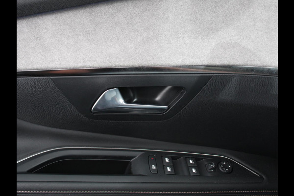 Peugeot 5008 1.2 PureTech 130pk Automaat GT Black Pack 7p Climate control Adaptive Cruise control Camera Verwarmde voorstoelen Keyless Navigatie LED Apple Carplay/ Android Auto