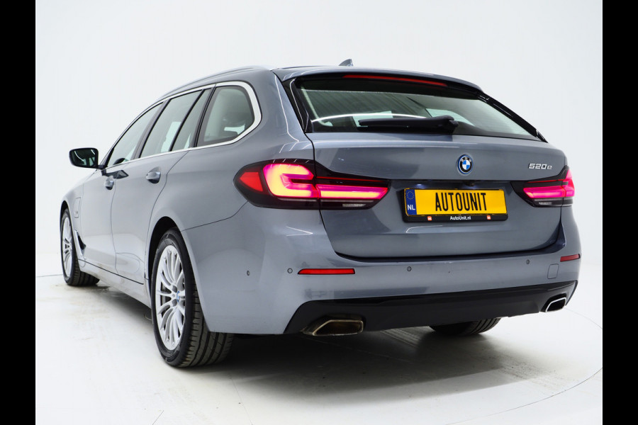 BMW 5 Serie Touring 520e Business Edition Plus | Camera | Leder | Sfeerlicht | Dodehoek | Stoelverwarming | Virtual | Carplay