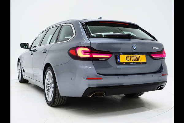 BMW 5 Serie Touring 520e Business Edition Plus | Camera | Leder | Sfeerlicht | Dodehoek | Stoelverwarming | Virtual | Carplay