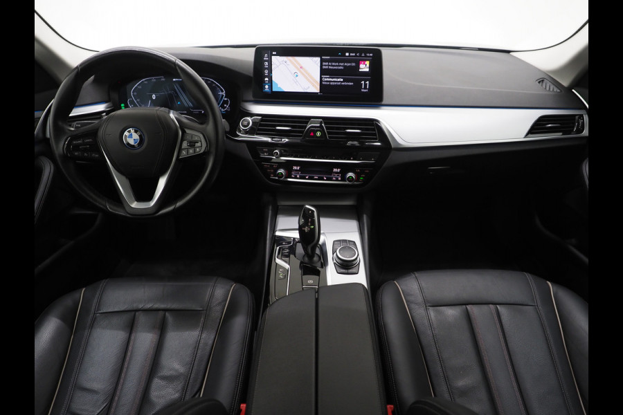 BMW 5 Serie Touring 520e Business Edition Plus | Camera | Leder | Sfeerlicht | Dodehoek | Stoelverwarming | Virtual | Carplay
