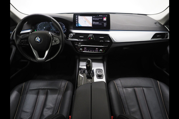 BMW 5 Serie Touring 520e Business Edition Plus | Camera | Leder | Sfeerlicht | Dodehoek | Stoelverwarming | Virtual | Carplay