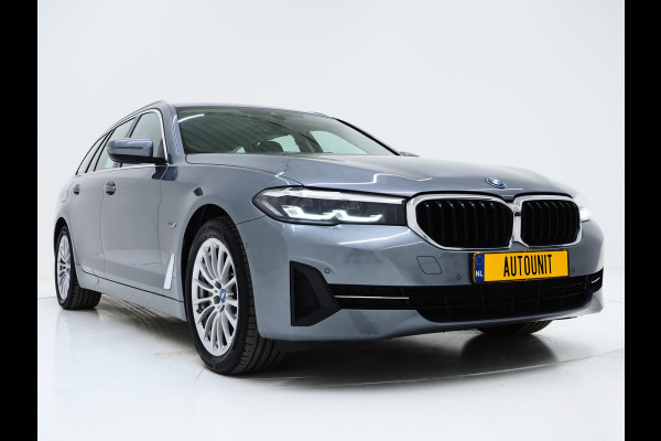 BMW 5 Serie Touring 520e Business Edition Plus | Camera | Leder | Sfeerlicht | Dodehoek | Stoelverwarming | Virtual | Carplay