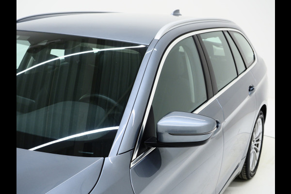 BMW 5 Serie Touring 520e Business Edition Plus | Camera | Leder | Sfeerlicht | Dodehoek | Stoelverwarming | Virtual | Carplay