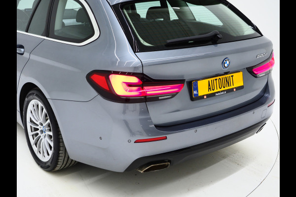 BMW 5 Serie Touring 520e Business Edition Plus | Camera | Leder | Sfeerlicht | Dodehoek | Stoelverwarming | Virtual | Carplay