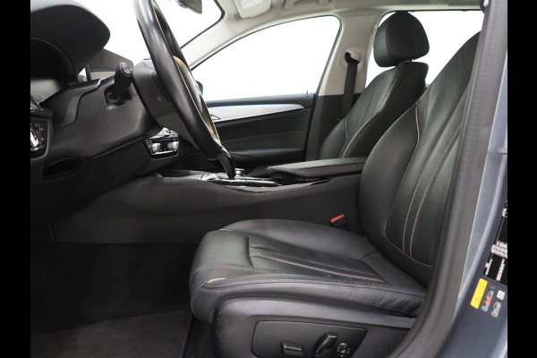 BMW 5 Serie Touring 520e Business Edition Plus | Camera | Leder | Sfeerlicht | Dodehoek | Stoelverwarming | Virtual | Carplay