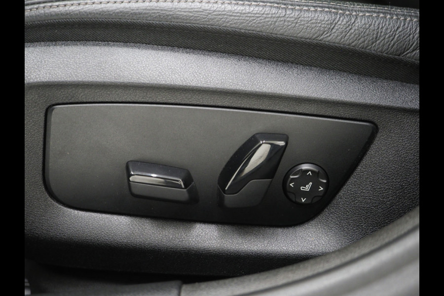 BMW 5 Serie Touring 520e Business Edition Plus | Camera | Leder | Sfeerlicht | Dodehoek | Stoelverwarming | Virtual | Carplay