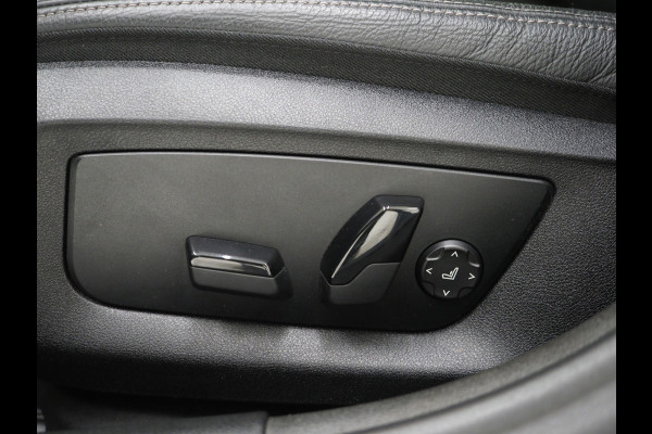 BMW 5 Serie Touring 520e Business Edition Plus | Camera | Leder | Sfeerlicht | Dodehoek | Stoelverwarming | Virtual | Carplay