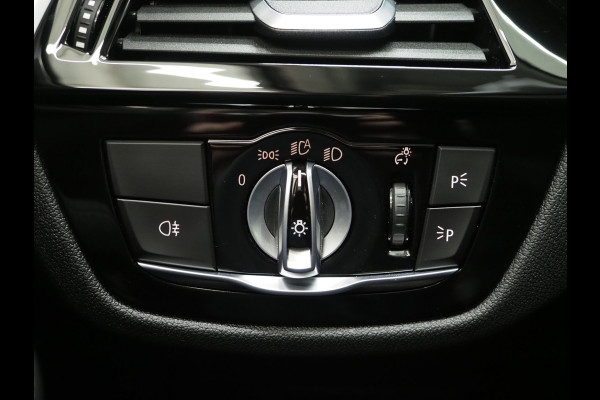 BMW 5 Serie Touring 520e Business Edition Plus | Camera | Leder | Sfeerlicht | Dodehoek | Stoelverwarming | Virtual | Carplay