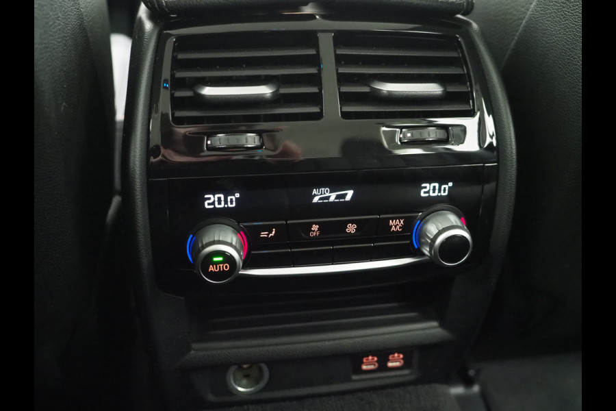 BMW 5 Serie Touring 520e Business Edition Plus | Camera | Leder | Sfeerlicht | Dodehoek | Stoelverwarming | Virtual | Carplay