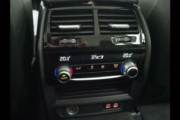 BMW 5 Serie Touring 520e Business Edition Plus | Camera | Leder | Sfeerlicht | Dodehoek | Stoelverwarming | Virtual | Carplay