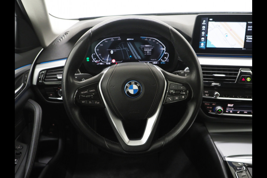BMW 5 Serie Touring 520e Business Edition Plus | Camera | Leder | Sfeerlicht | Dodehoek | Stoelverwarming | Virtual | Carplay