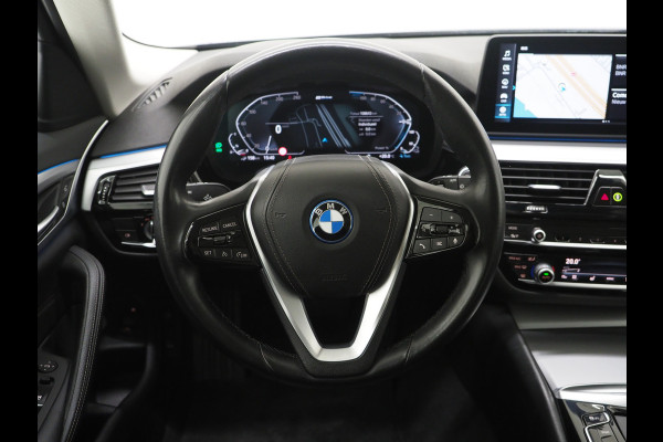 BMW 5 Serie Touring 520e Business Edition Plus | Camera | Leder | Sfeerlicht | Dodehoek | Stoelverwarming | Virtual | Carplay