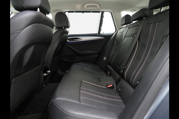 BMW 5 Serie Touring 520e Business Edition Plus | Camera | Leder | Sfeerlicht | Dodehoek | Stoelverwarming | Virtual | Carplay