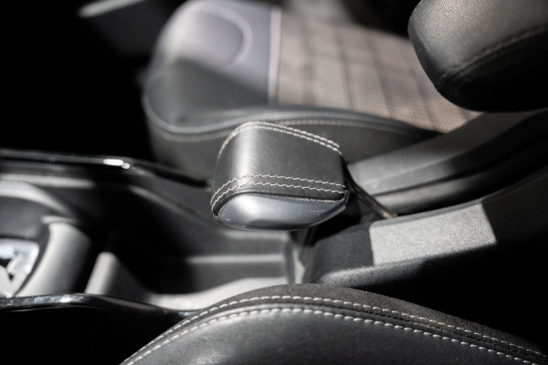 Peugeot 2008 1.2 PureTech GT-Line LED NAVI AUTOMAAT