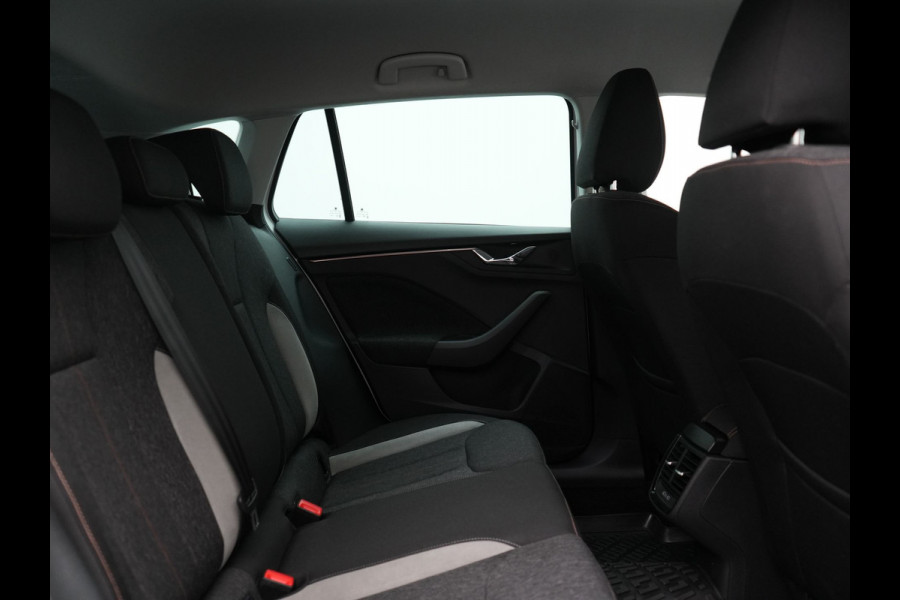 Škoda SCALA 1.5 TSI Sport Business Automaat 150pk | Trekhaak | Stoelverwarming | Cruise Control | Climate Control | Apple Carplay | Front Assist | LED Koplampen |