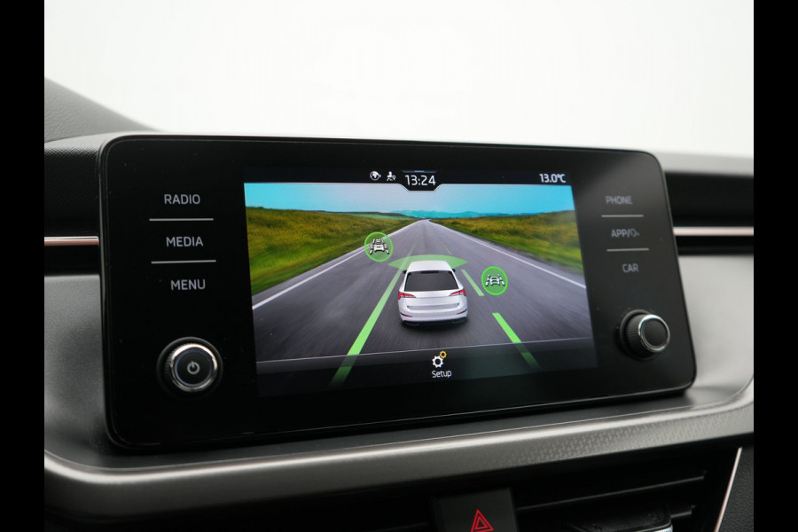 Škoda SCALA 1.5 TSI Sport Business Automaat 150pk | Trekhaak | Stoelverwarming | Cruise Control | Climate Control | Apple Carplay | Front Assist | LED Koplampen |