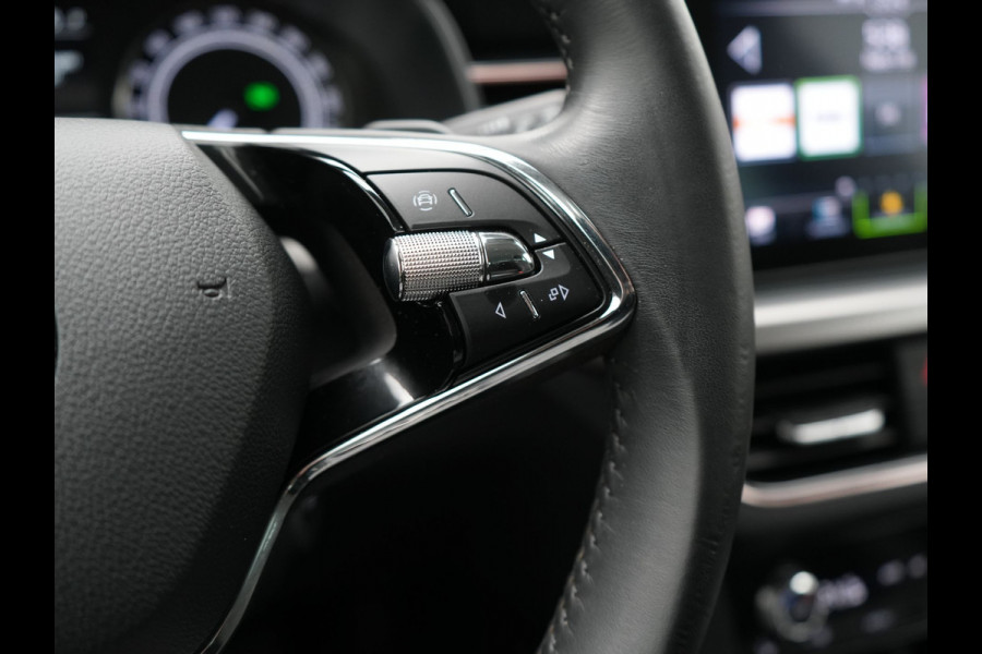 Škoda SCALA 1.5 TSI Sport Business Automaat 150pk | Trekhaak | Stoelverwarming | Cruise Control | Climate Control | Apple Carplay | Front Assist | LED Koplampen |