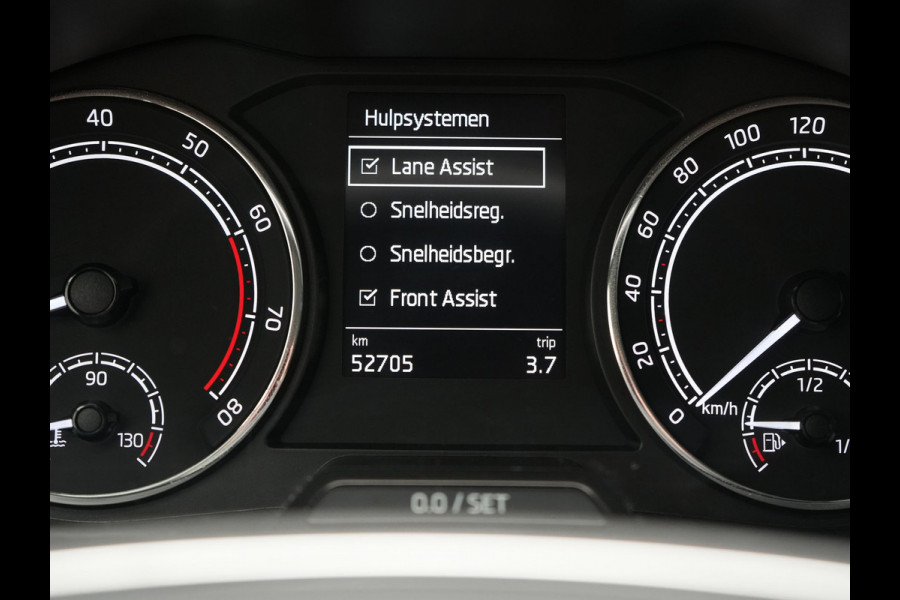 Škoda SCALA 1.5 TSI Sport Business Automaat 150pk | Trekhaak | Stoelverwarming | Cruise Control | Climate Control | Apple Carplay | Front Assist | LED Koplampen |