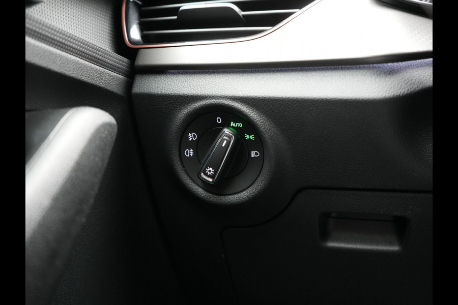 Škoda SCALA 1.5 TSI Sport Business Automaat 150pk | Trekhaak | Stoelverwarming | Cruise Control | Climate Control | Apple Carplay | Front Assist | LED Koplampen |