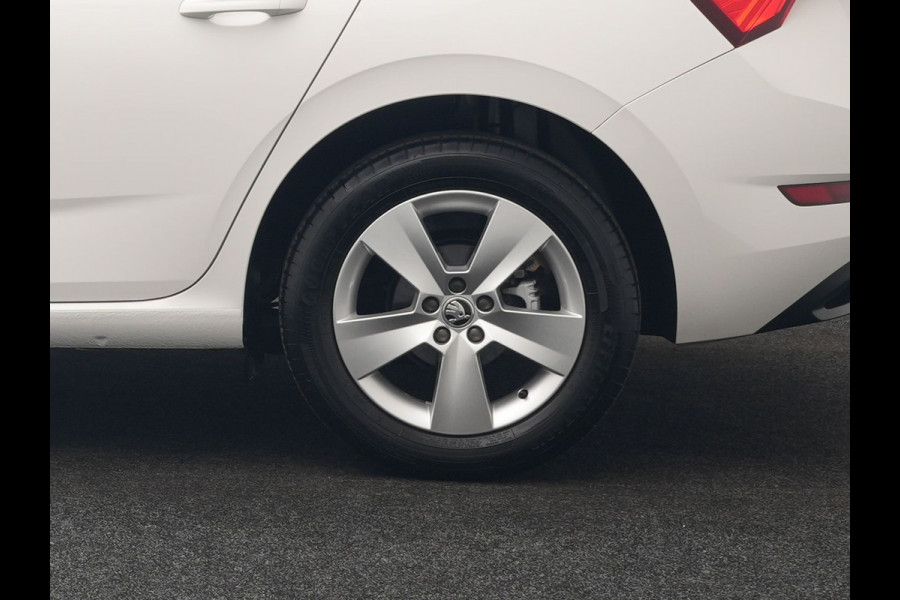 Škoda SCALA 1.5 TSI Sport Business Automaat 150pk | Trekhaak | Stoelverwarming | Cruise Control | Climate Control | Apple Carplay | Front Assist | LED Koplampen |