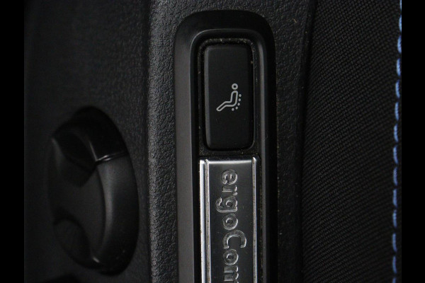 Volkswagen Passat 1.4 TSI PHEV GTE | Trekhaak | Stoelverwarming | Stoelverwarming | Camera | Massage | Carplay | Matrix LED | Adaptive cruise | Navigatie | Park Assist | Climate control | Plug In