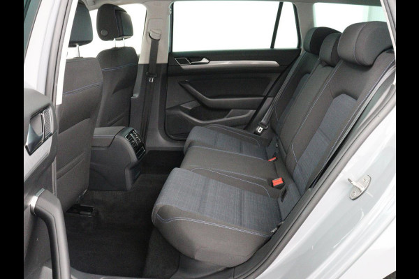 Volkswagen Passat 1.4 TSI PHEV GTE | Trekhaak | Stoelverwarming | Stoelverwarming | Camera | Massage | Carplay | Matrix LED | Adaptive cruise | Navigatie | Park Assist | Climate control | Plug In