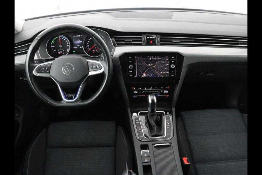 Volkswagen Passat 1.4 TSI PHEV GTE | Trekhaak | Stoelverwarming | Stoelverwarming | Camera | Massage | Carplay | Matrix LED | Adaptive cruise | Navigatie | Park Assist | Climate control | Plug In