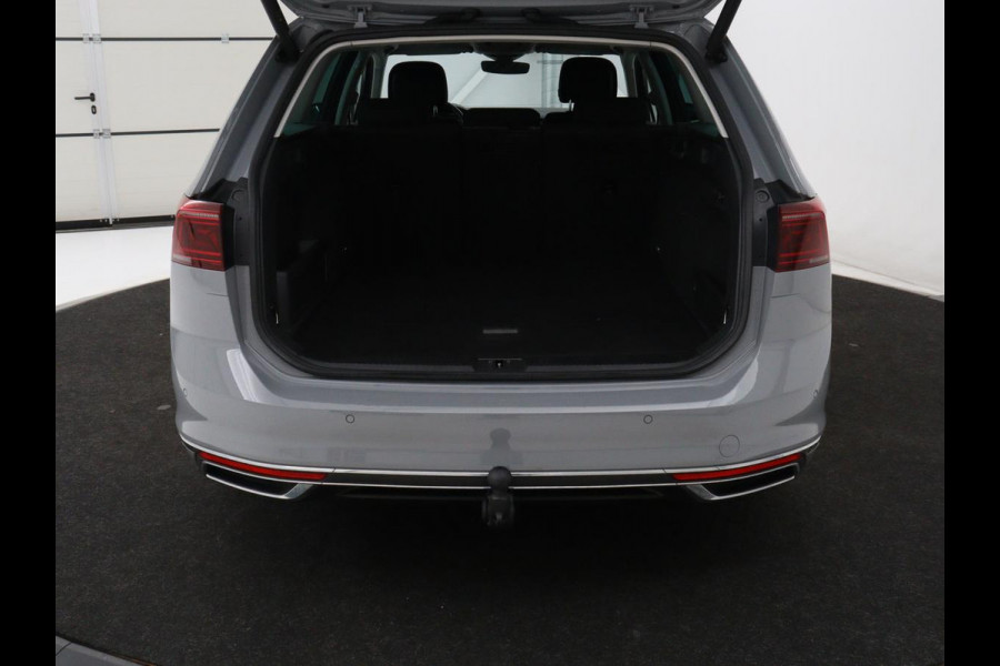 Volkswagen Passat 1.4 TSI PHEV GTE | Trekhaak | Stoelverwarming | Stoelverwarming | Camera | Massage | Carplay | Matrix LED | Adaptive cruise | Navigatie | Park Assist | Climate control | Plug In