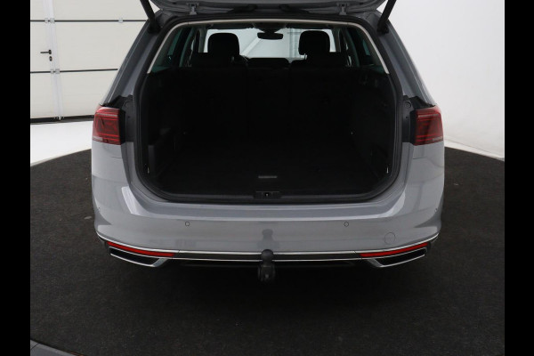 Volkswagen Passat 1.4 TSI PHEV GTE | Trekhaak | Stoelverwarming | Stoelverwarming | Camera | Massage | Carplay | Matrix LED | Adaptive cruise | Navigatie | Park Assist | Climate control | Plug In