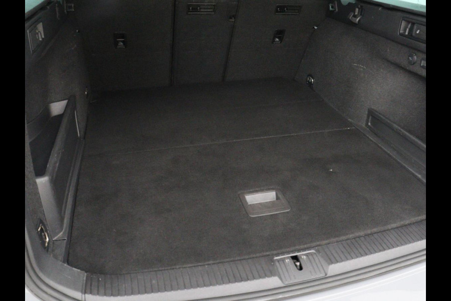 Volkswagen Passat 1.4 TSI PHEV GTE | Trekhaak | Stoelverwarming | Stoelverwarming | Camera | Massage | Carplay | Matrix LED | Adaptive cruise | Navigatie | Park Assist | Climate control | Plug In